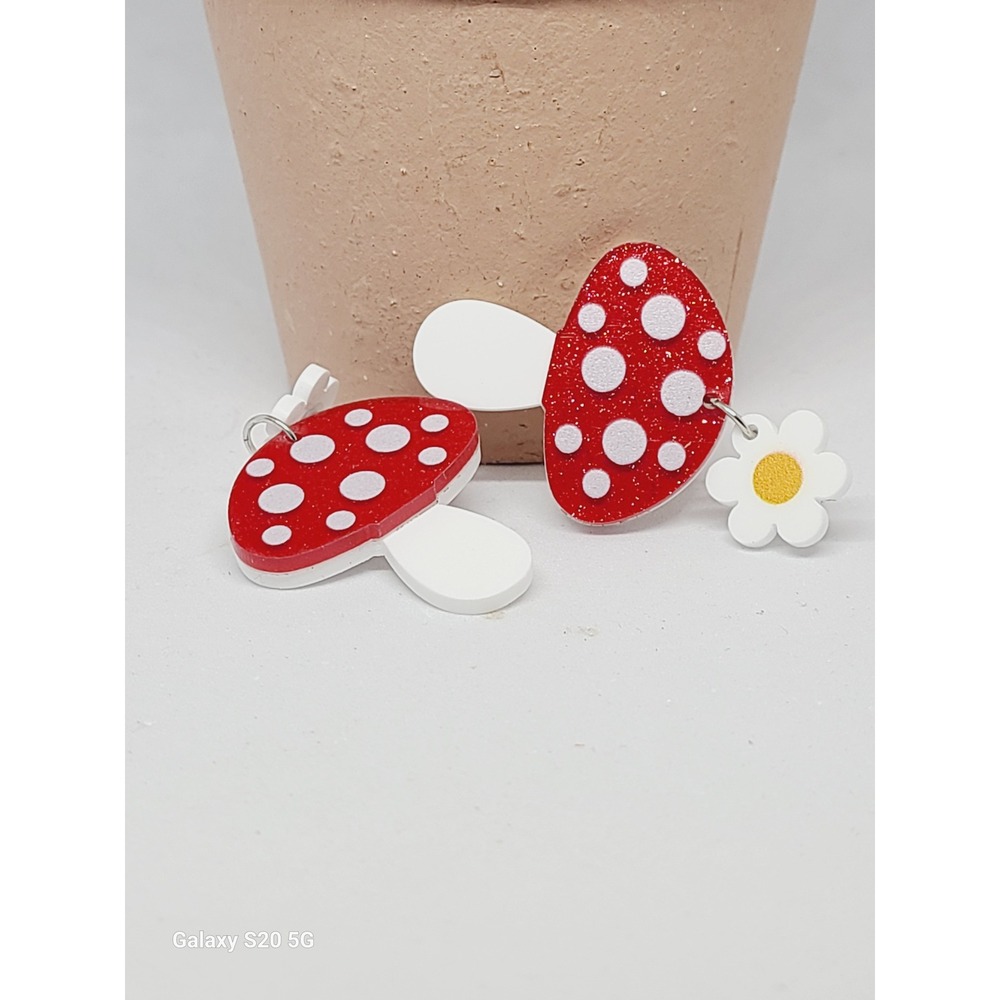 Red Mushroom Daisy Flower Acrylic Dangle Earrings Cottagecore Toadstool Studs‎ - Picture 7 of 7